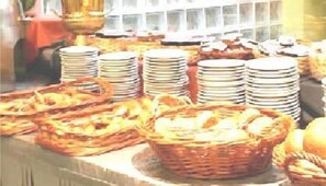 Free daily buffet breakfast - Obelisco Center Suites (Buenos Aires)