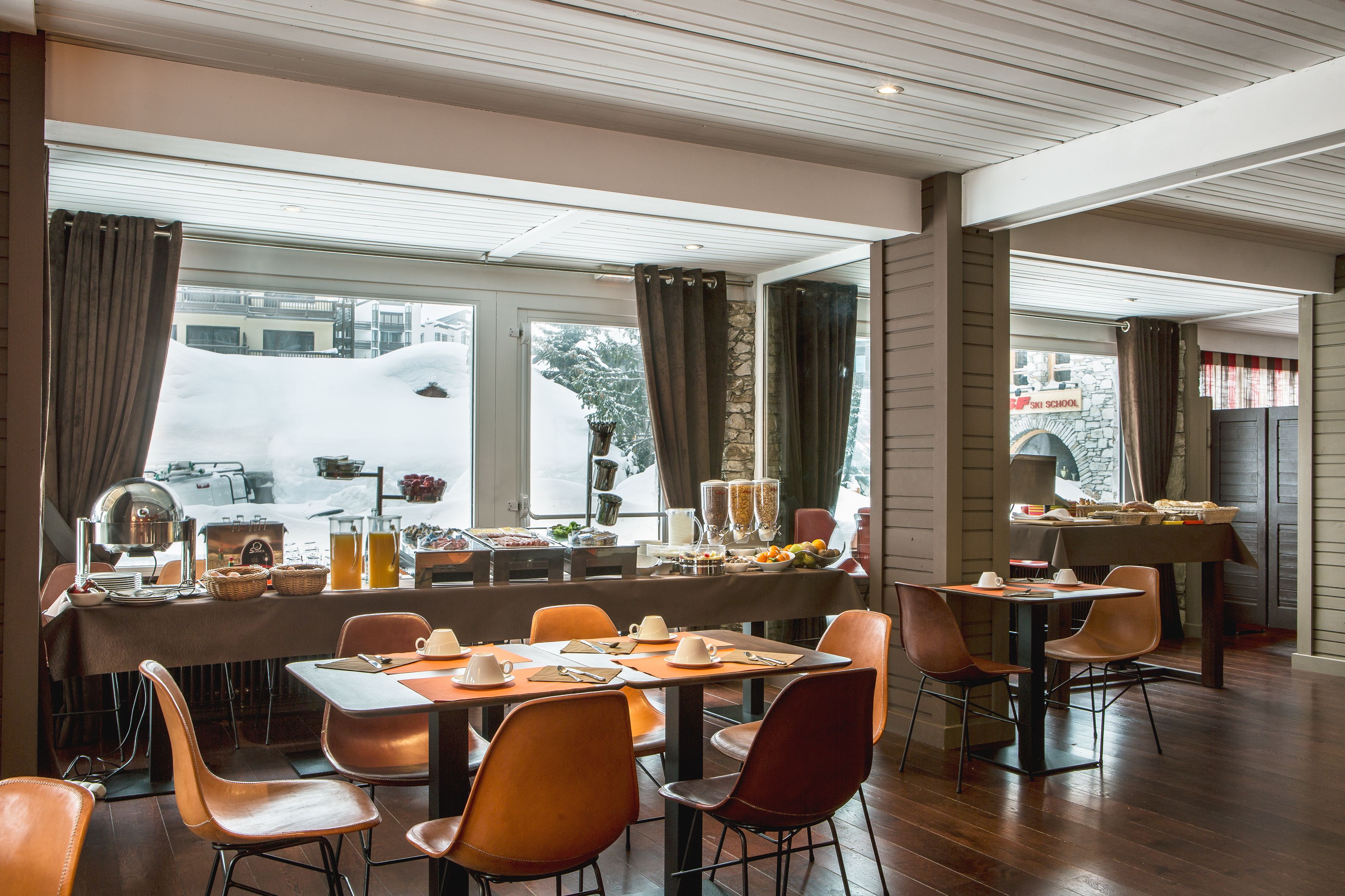 Desayuno buffet (EUR 20 por persona) 