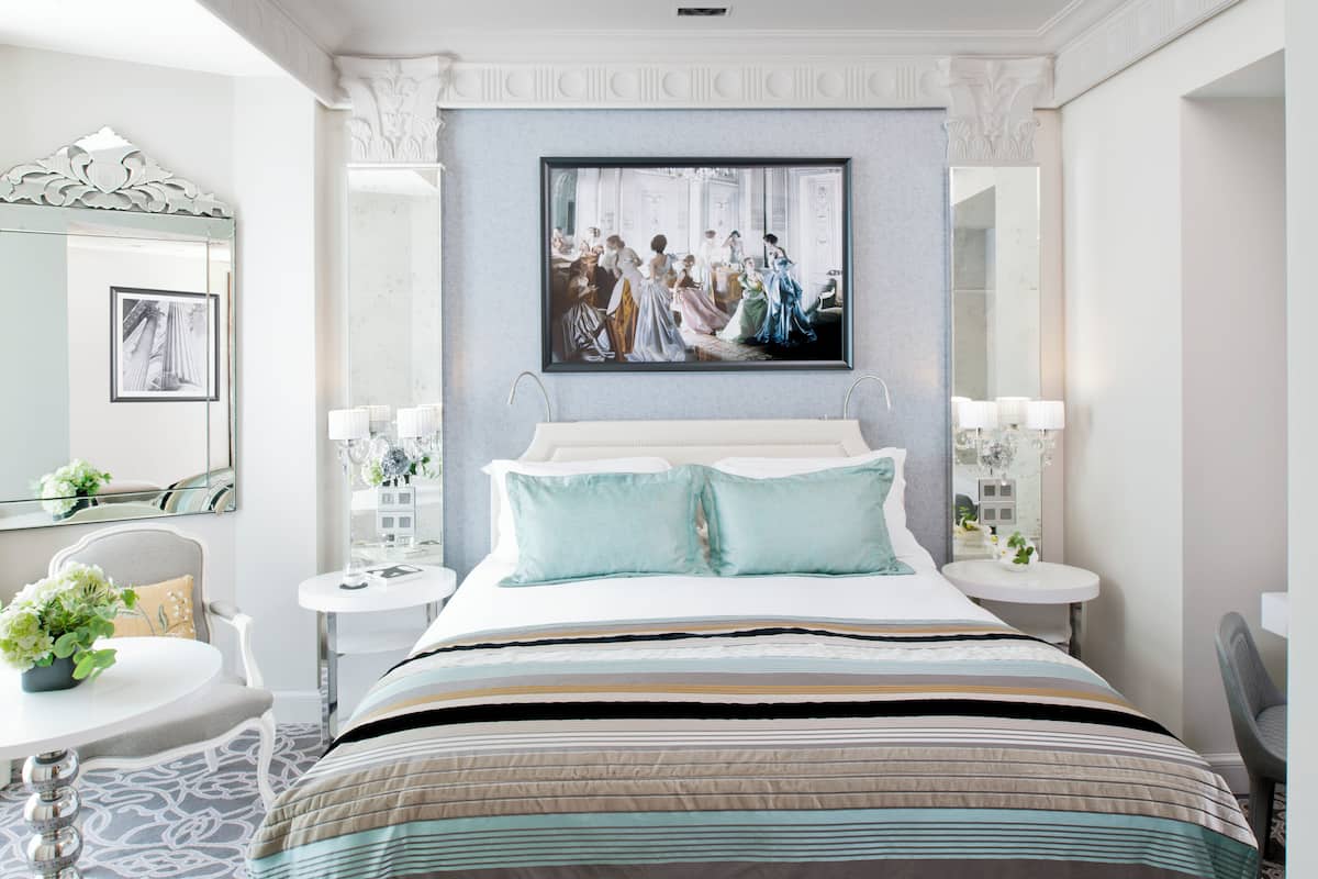 Roupas de cama premium, edredons de pluma, cofres nos quartos