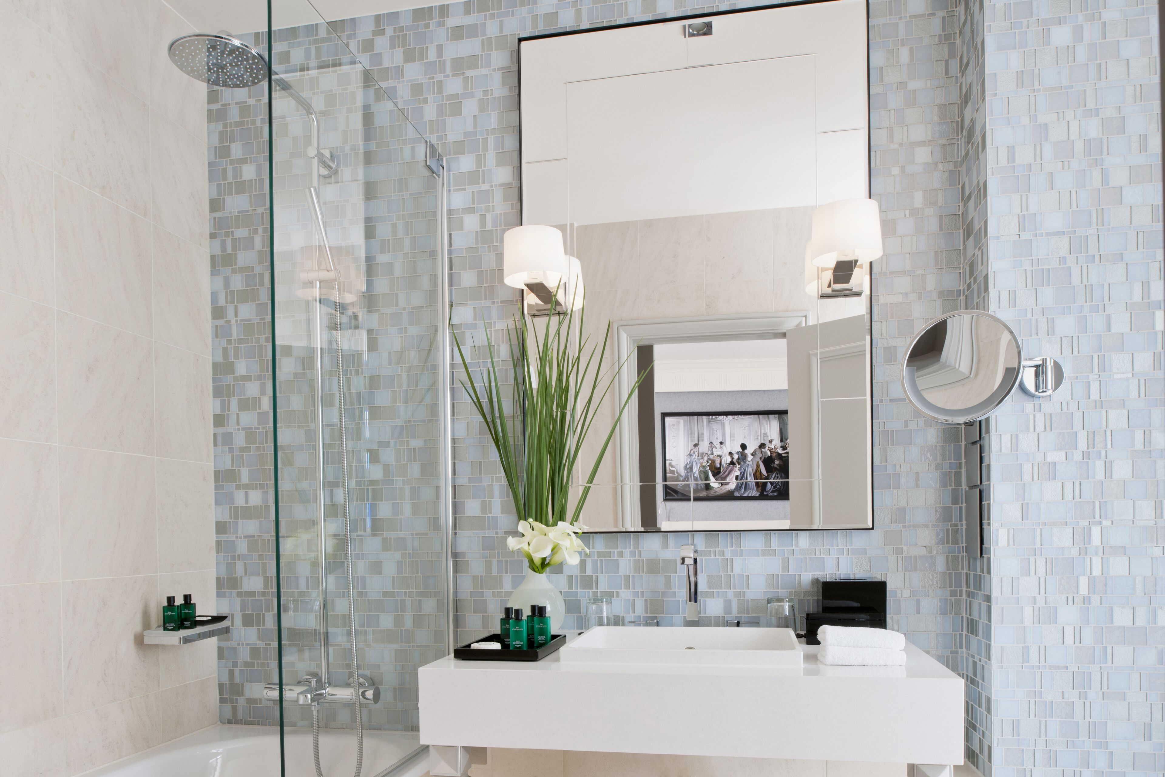 suite, 2 bedrooms (faubourg) | bathroom | shower, free toiletries, hair dryer, bathrobes