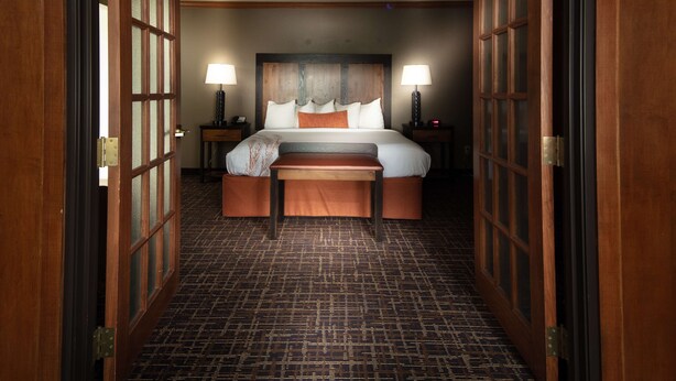 Laptop workspace, blackout drapes, soundproofing, iron/ironing board - Best Western Wichita North (Wichita)