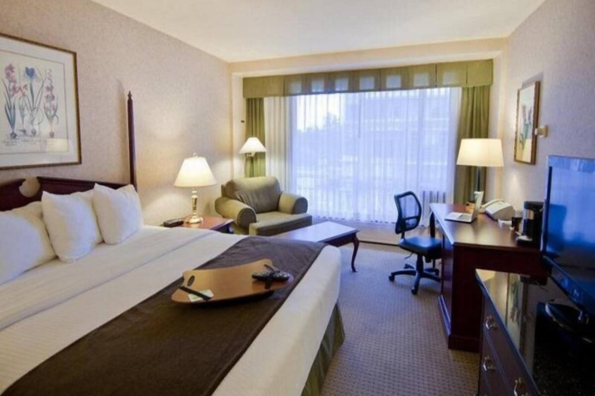 In-room safe, individually furnished, desk, laptop workspace