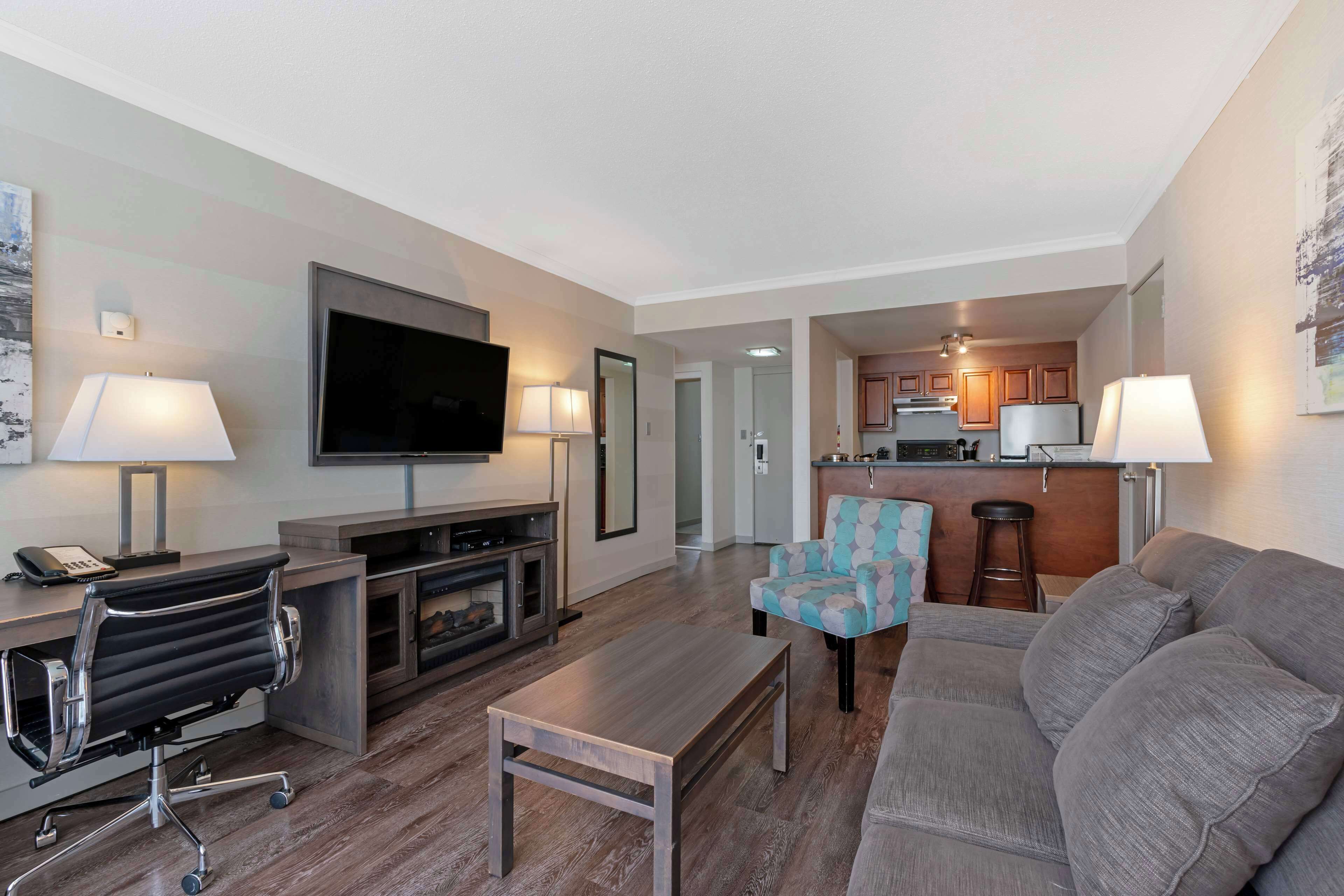 suite, 2 queen beds, non smoking, kitchen (separate living room;with sofabed) | 1 bedroom, in-room safe, individually furnished, desk