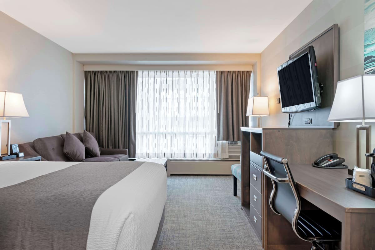 In-room safe, individually furnished, desk, laptop workspace