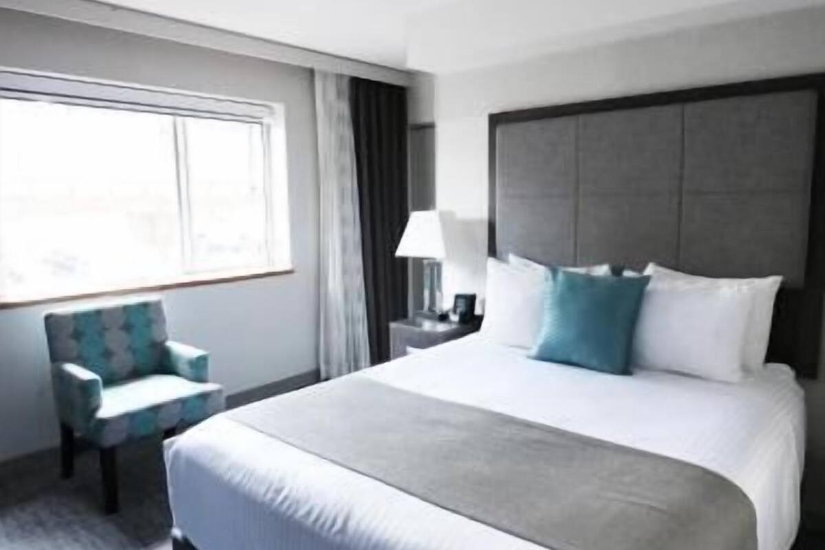 In-room safe, individually furnished, desk, laptop workspace