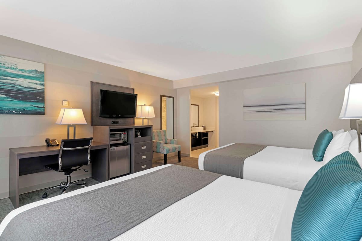 In-room safe, individually furnished, desk, laptop workspace