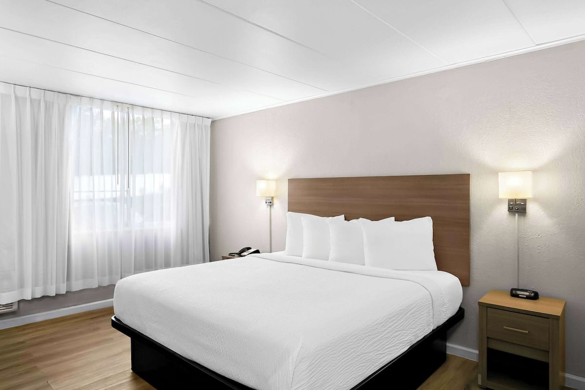 Chambre Standard, 1 très grand lit, non-fumeur | Literie de qualité, coffre-fort, bureau, fer et planche à repasser