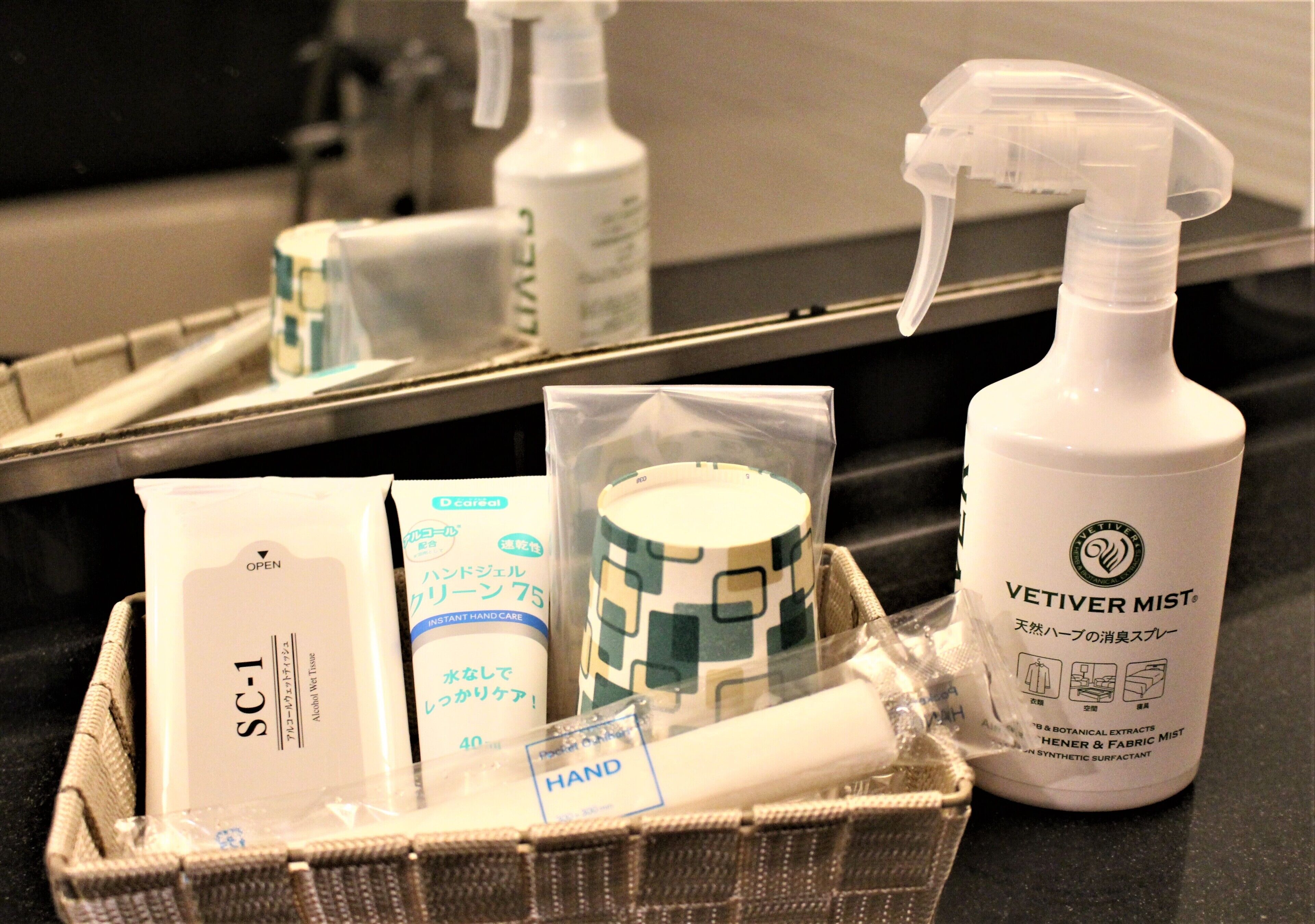 combined shower/bathtub, free toiletries, hair dryer, slippers