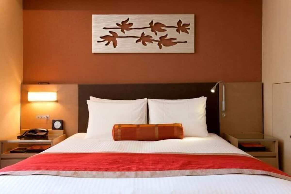 Down duvets, in-room safe, individually furnished, desk