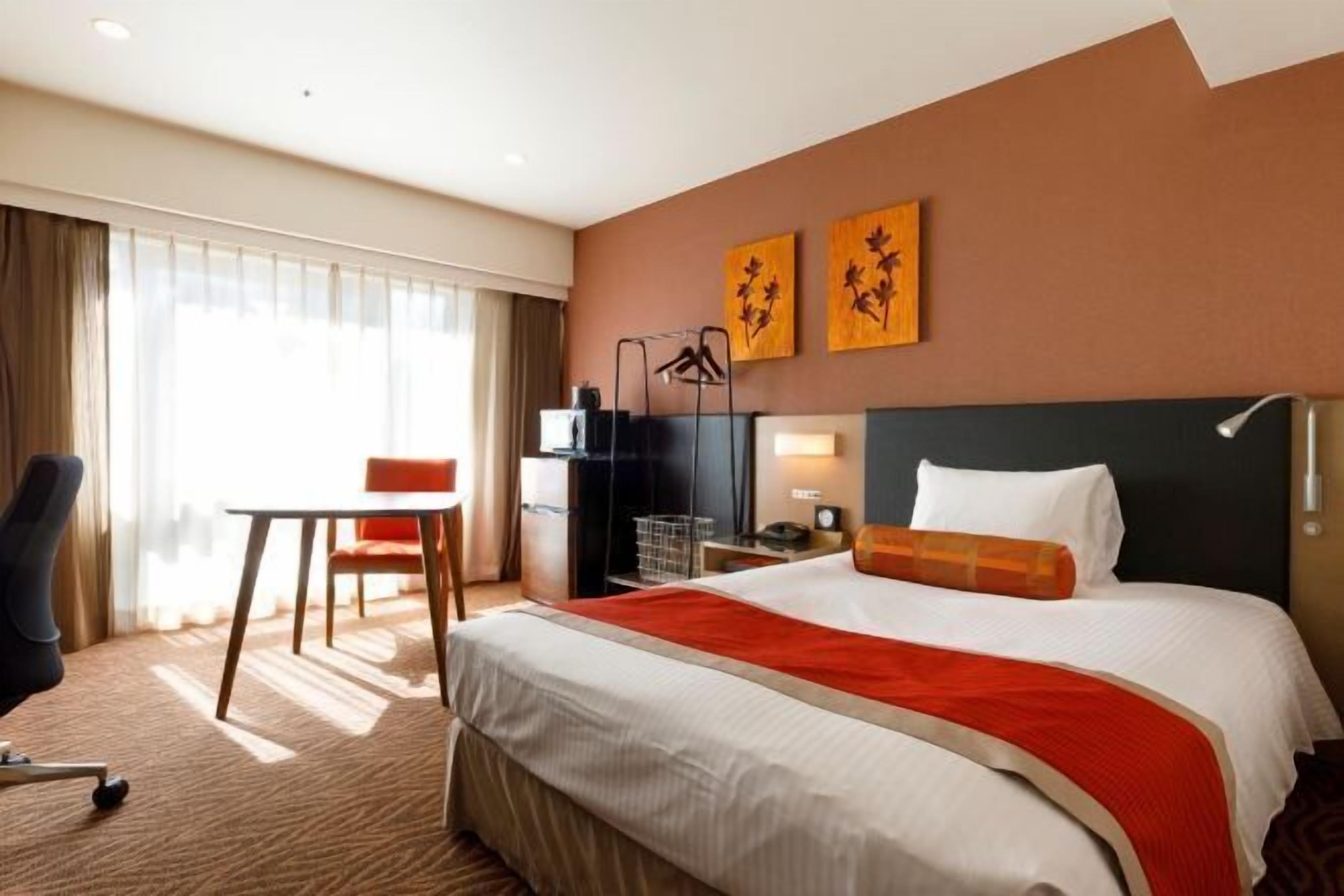 Down duvets, in-room safe, individually furnished, desk
