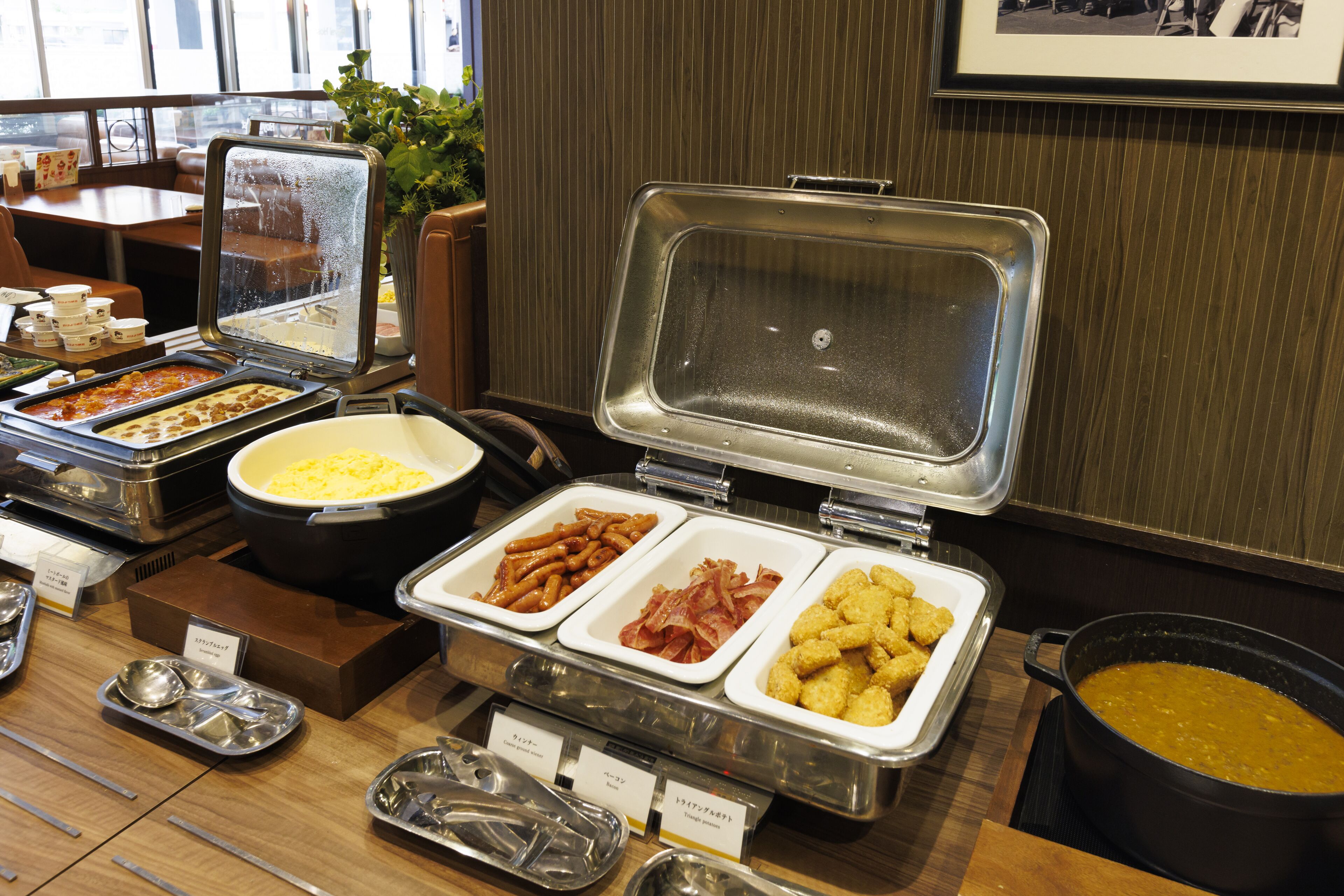 daily buffet breakfast (jpy 1980 per person)