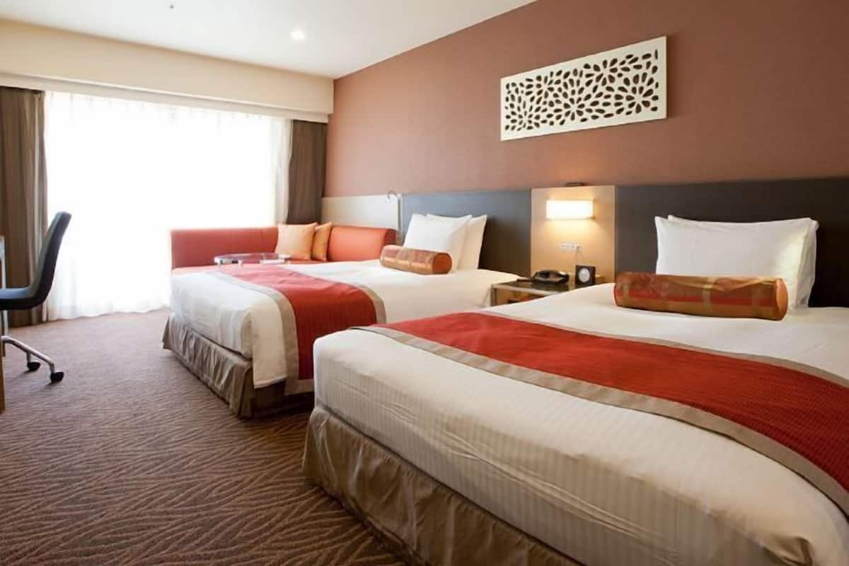 Down duvets, in-room safe, individually furnished, desk