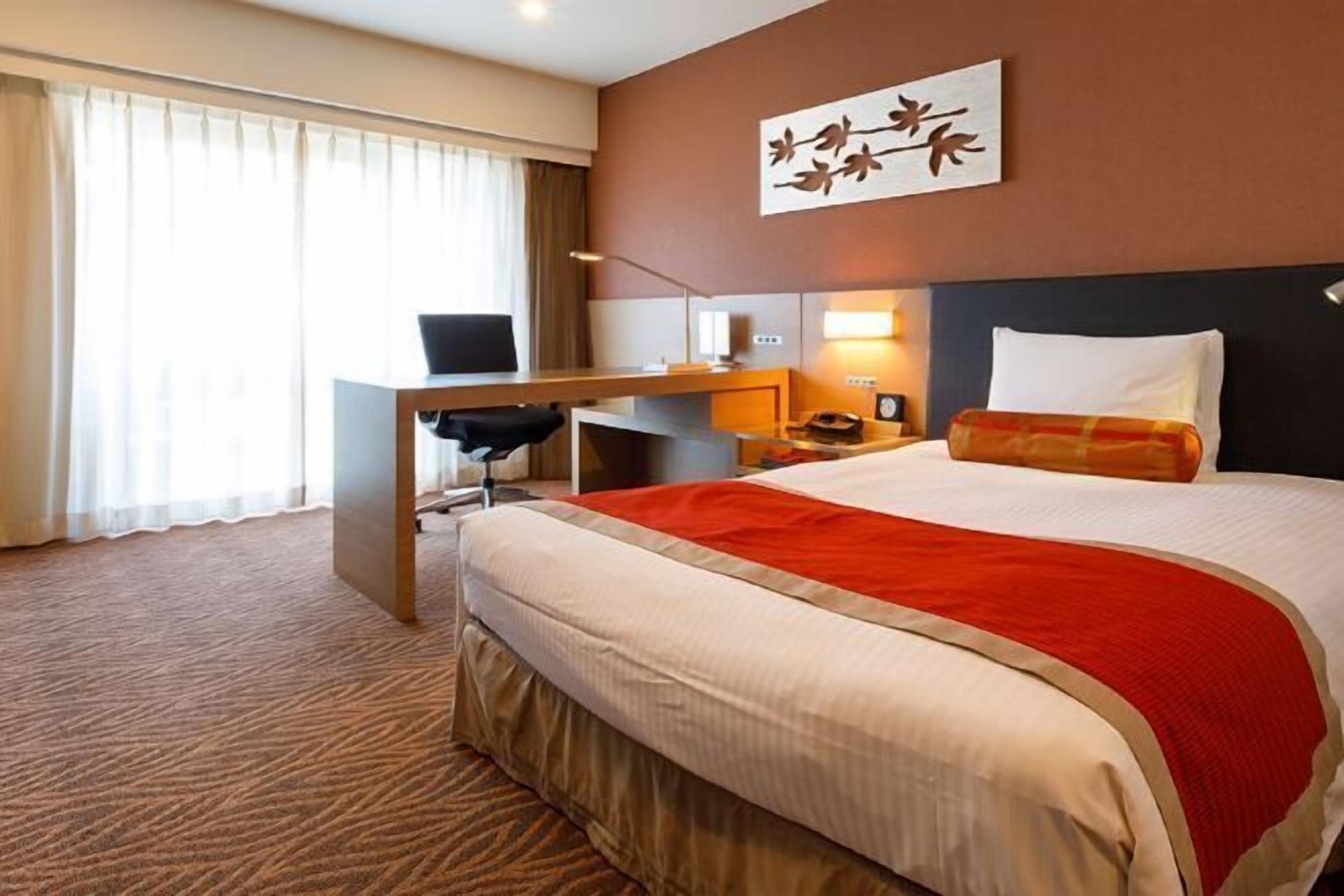 Down duvets, in-room safe, individually furnished, desk