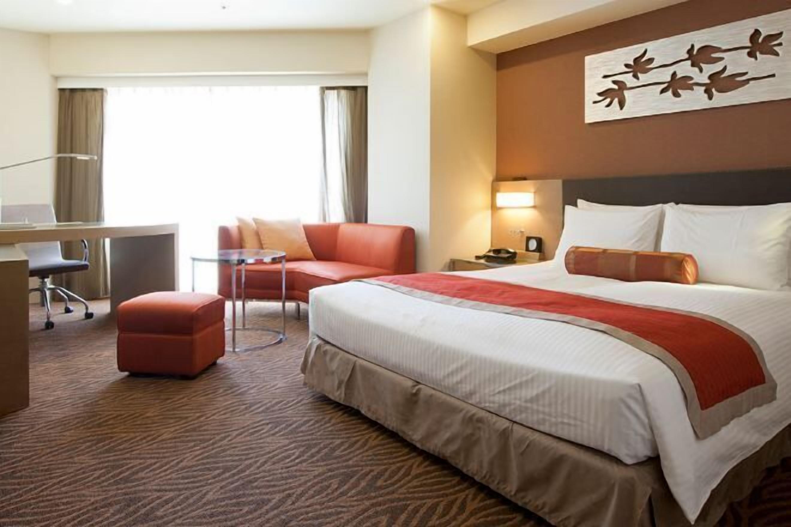 Down duvets, in-room safe, individually furnished, desk