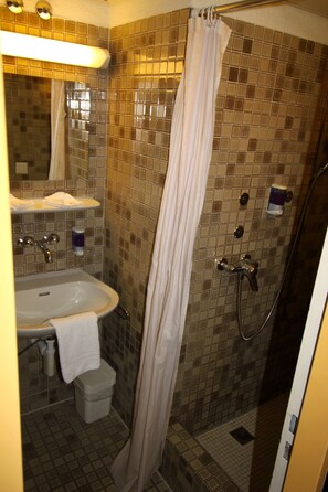 Bathroom shower - X-tra (Zürich)