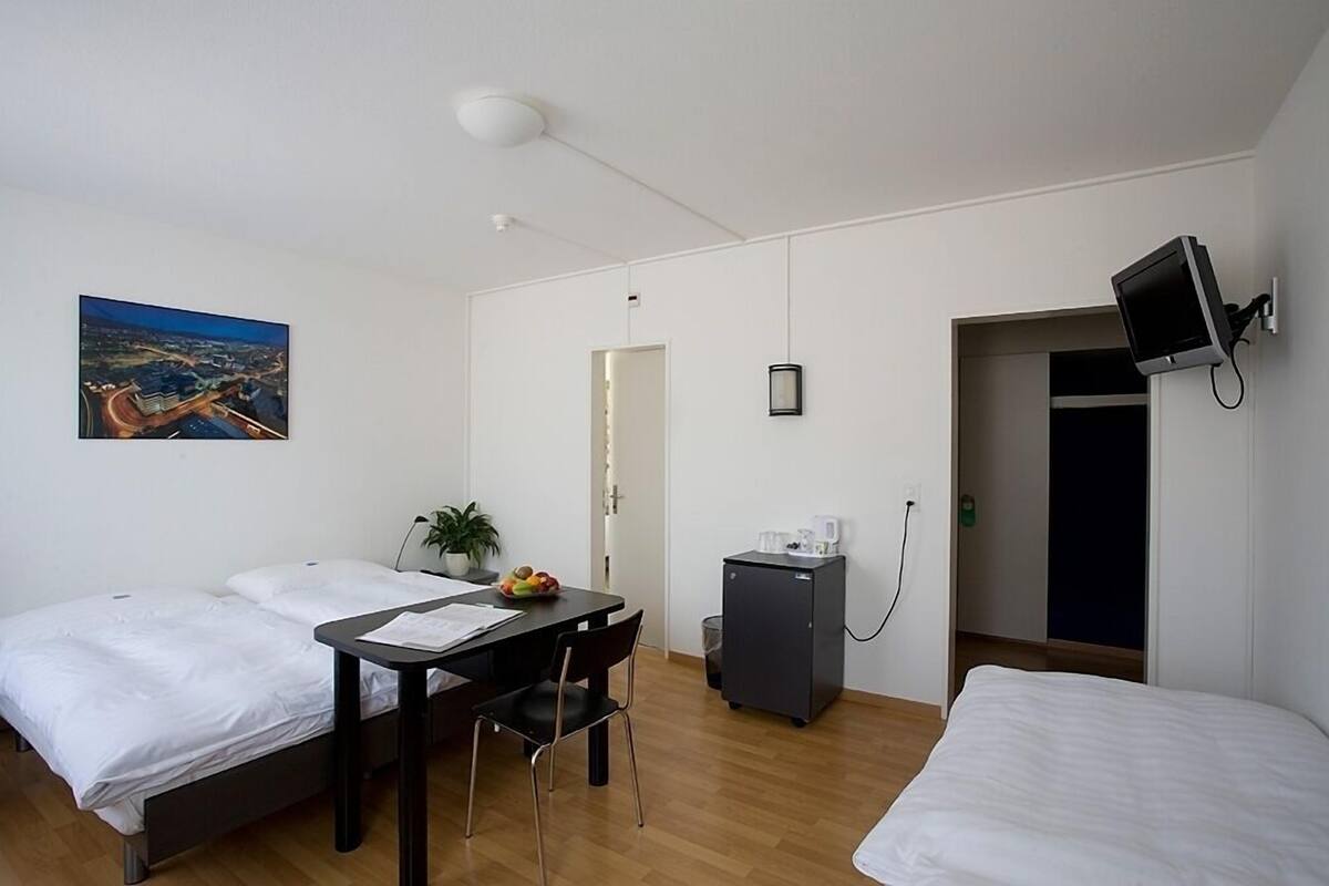 Hypo-allergenic bedding available, minibar, in-room safe, desk