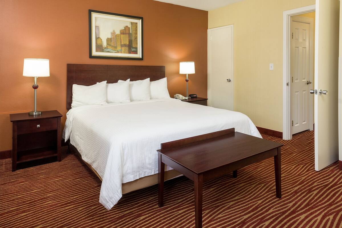 Iron/ironing board, cribs (surcharge), rollaway beds (surcharge)