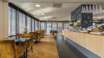 Petit déjeuner buffet (25.00 EUR par personne)