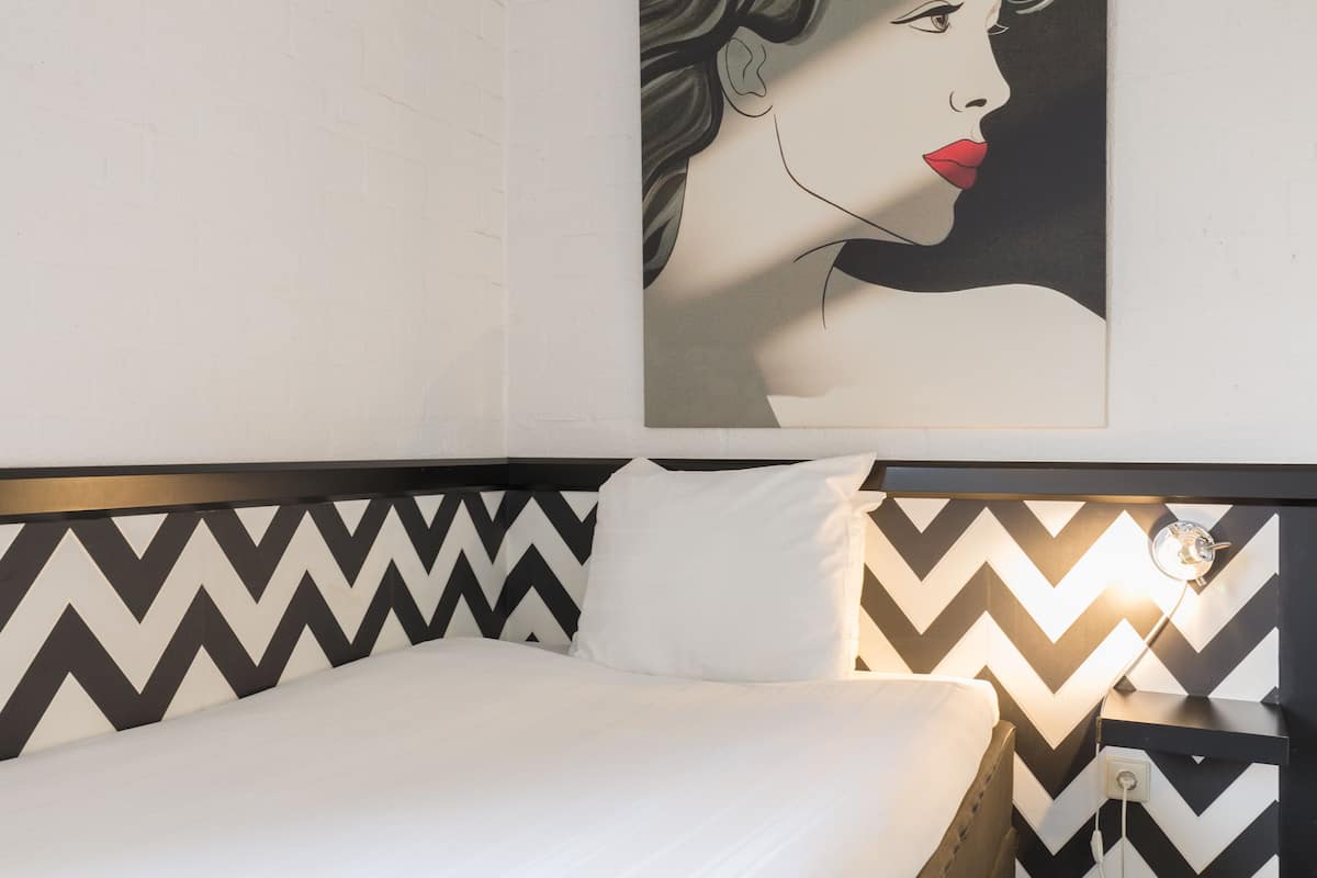 Single Room, 1 Large Single Bed | Hypo-allergenic bedding, in-room safe, desk, laptop workspace