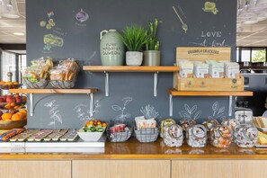 Daily buffet breakfast for a fee - Leonardo Hotel Lelystad City Center (Lelystad)