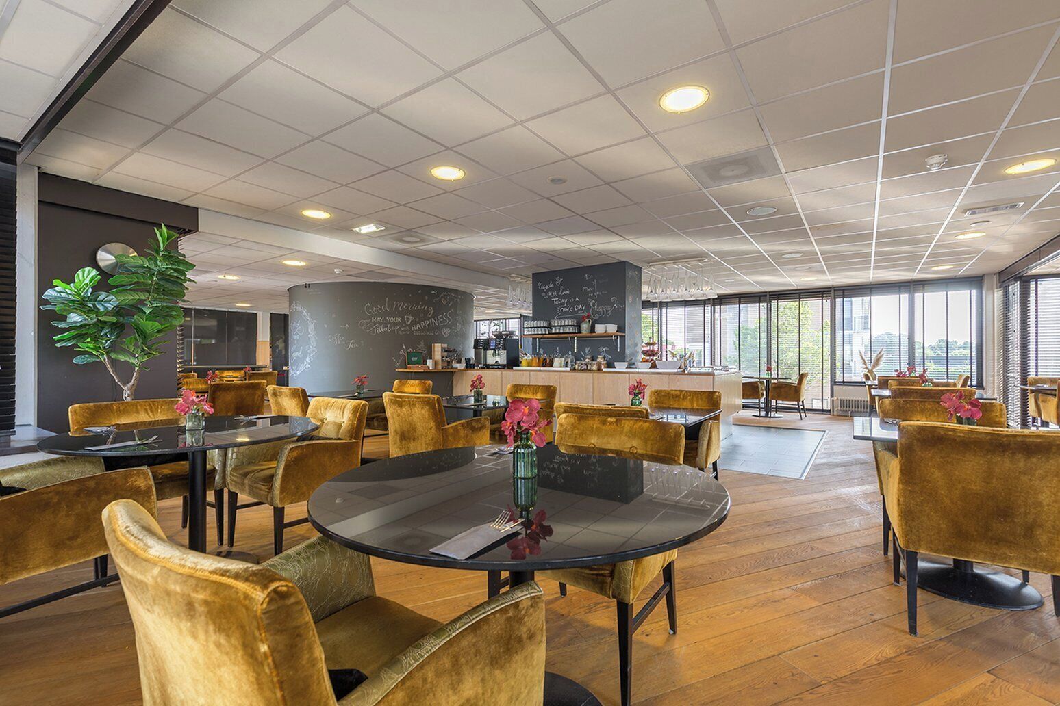 Dagelijks ontbijtbuffet (EUR 25.00 per persoon)