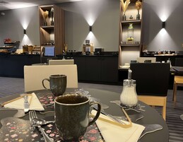 Se ofrece un desayuno bufé todos los días (por un coste adicional)