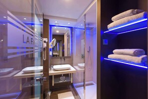 Free toiletries, hair dryer, bathrobes, towels - Best Western Plus La fayette Hotel & Spa (Epinal)