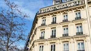 Un edificio con el letrero 