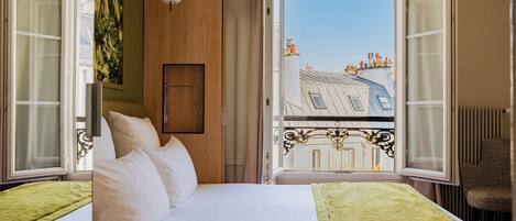 Rom – classic | Sengetøy av topp kvalitet, senger med overmadrass og minibar