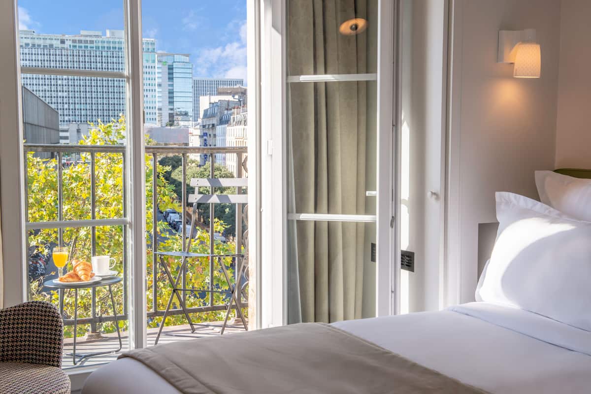 Premium bedding, pillowtop beds, minibar, in-room safe