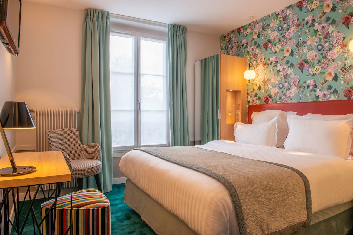 Premium bedding, pillowtop beds, minibar, in-room safe