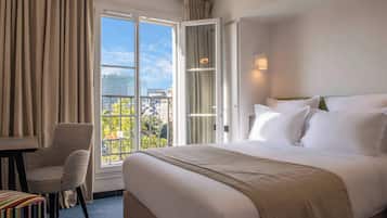 Ropa de cama de alta calidad, colchones con pillow-top y minibar