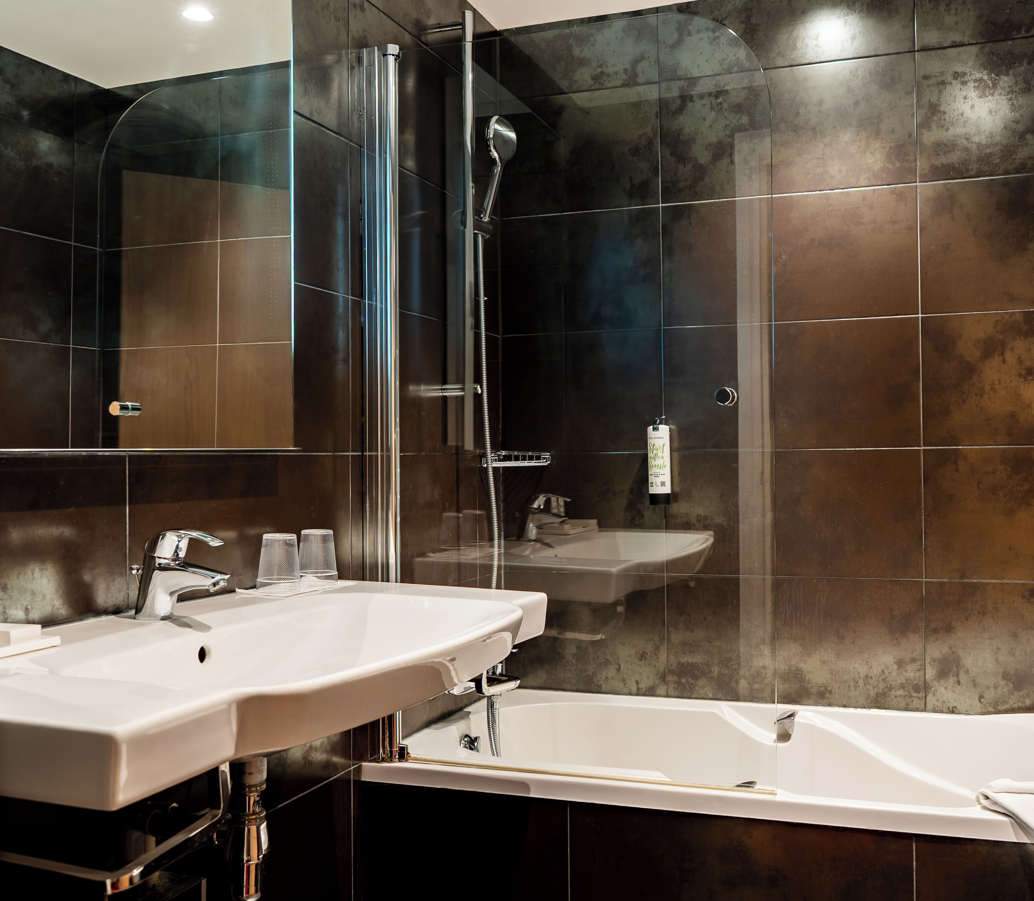 classic room | bathroom | rainfall showerhead, free toiletries, hair dryer, towels