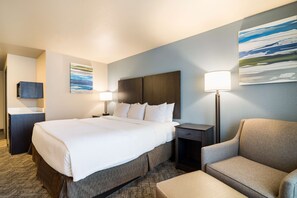 In-room safe, desk, iron/ironing board, free cribs/infant beds - Best Western Golden Spike Inn & Suites (Hill City)