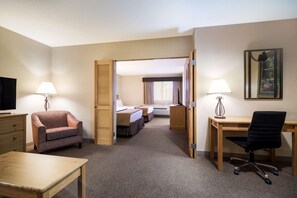 In-room safe, desk, iron/ironing board, free cots/infant beds - Best Western Golden Spike Inn & Suites (Hill City)