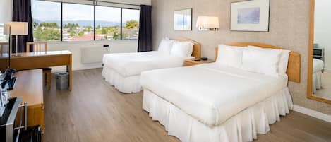 Escritorio, cortinas blackout y sistema de insonorización