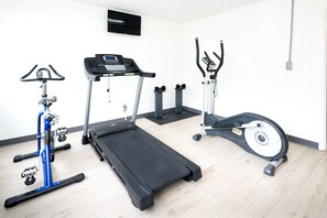 Fitness facility - Cassandra Hotel (Vancouver)
