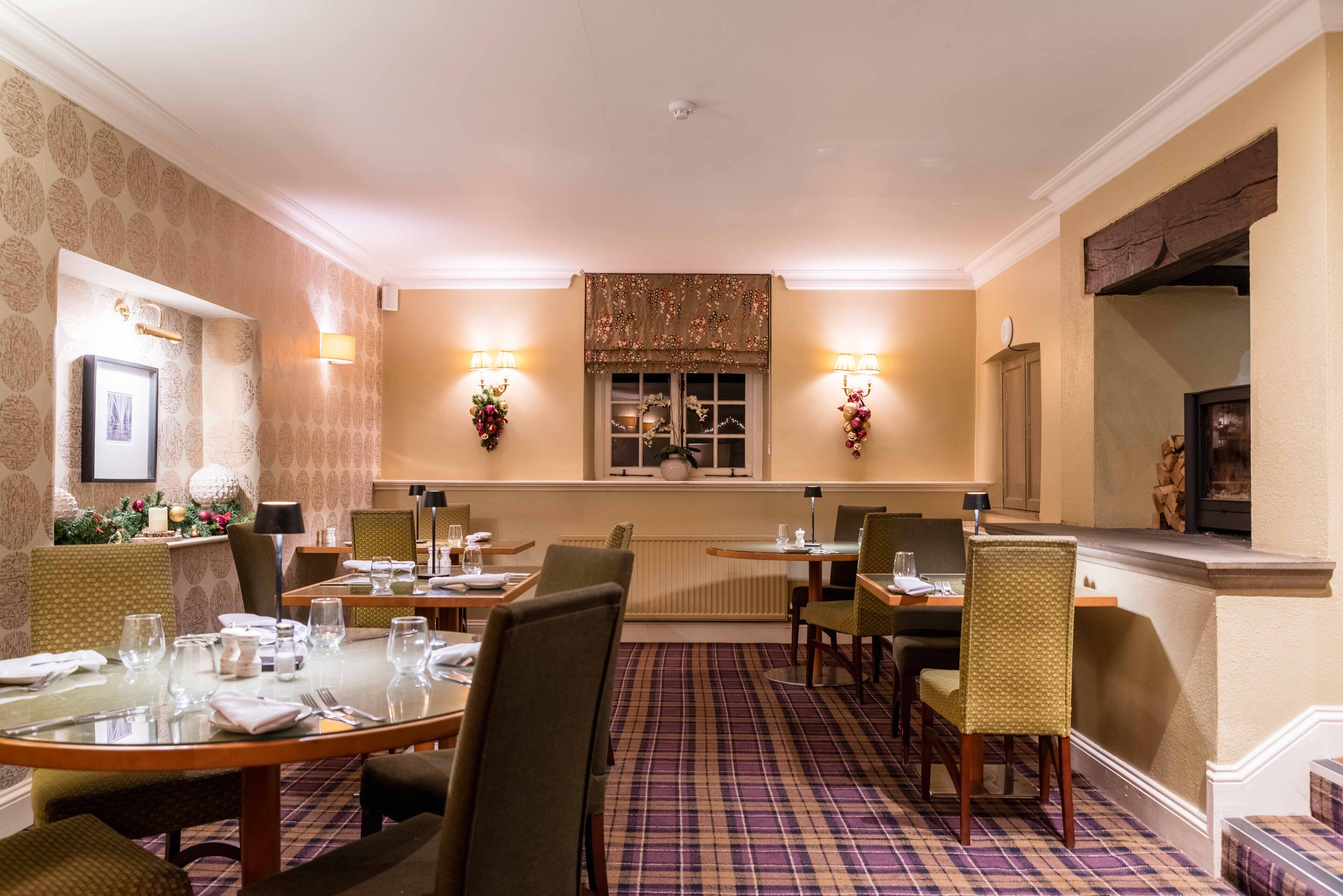 breakfast, lunch, dinner served; british cuisine