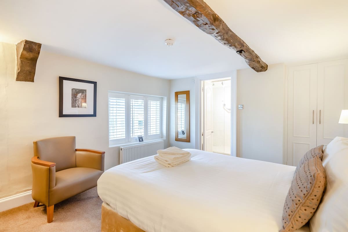 标准双人房 | 高档床上用品、客房内保险箱、特色装修、特色家居