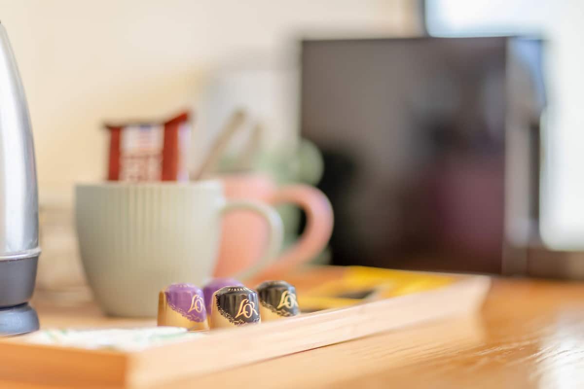 Sengetøy av topp kvalitet, safe på rommet og individuelt dekorert