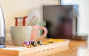 Sengetøy av topp kvalitet, safe på rommet og individuelt dekorert