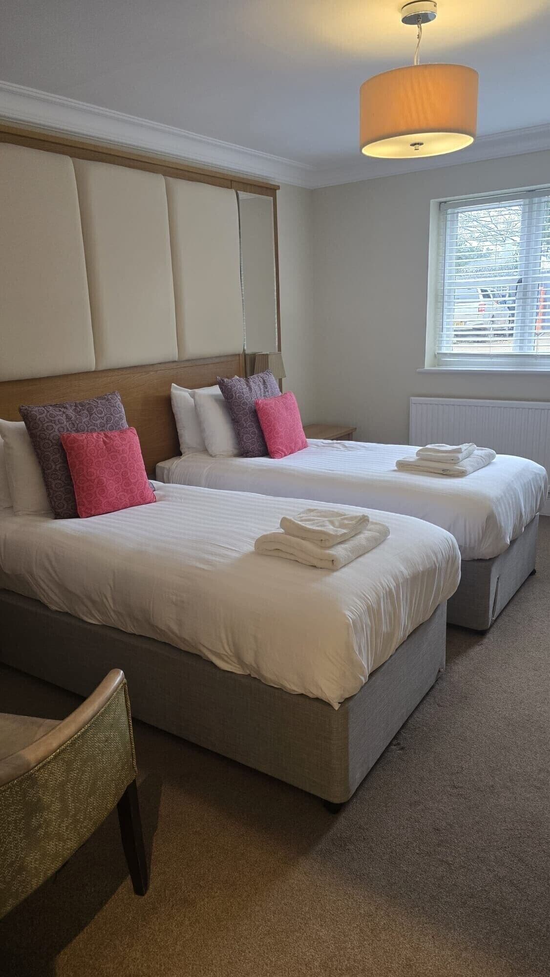 Executive-værelse med 2 enkeltsenge | Premium-sengetøj, pengeskab på værelset, individuelt design