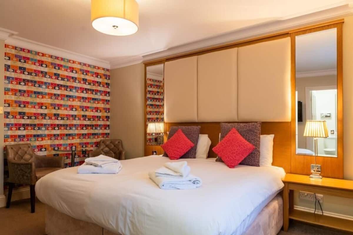 行政双人房 | 高档床上用品、客房内保险箱、特色装修、特色家居