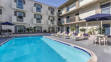 Outdoor pool, open 8:00 AM to 9:00 PM, pool umbrellas, pool loungers