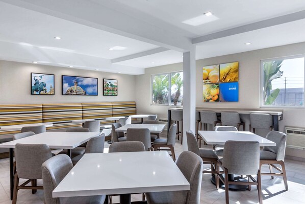 Petit déjeuner buffet compris tous les jours