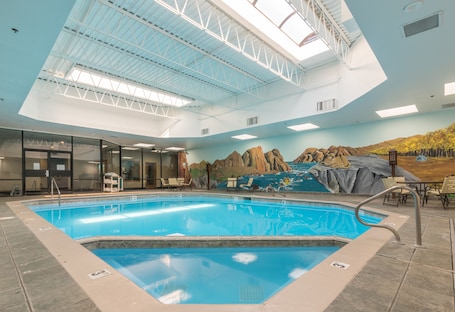 Indoor pool. Grand Vista Hotel