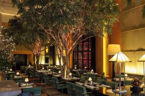 Breakfast, lunch and brunch served  - Four Seasons Hotel New York (New York)
