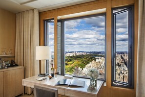 55-inch LED TV with digital channels, TV, pay films - Four Seasons Hotel New York (New York)