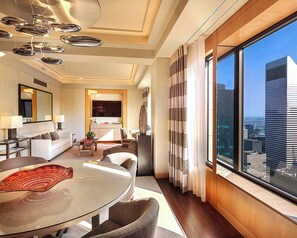 Manhattan Suite | Ropa de cama de alta calidad, edredón y minibar 