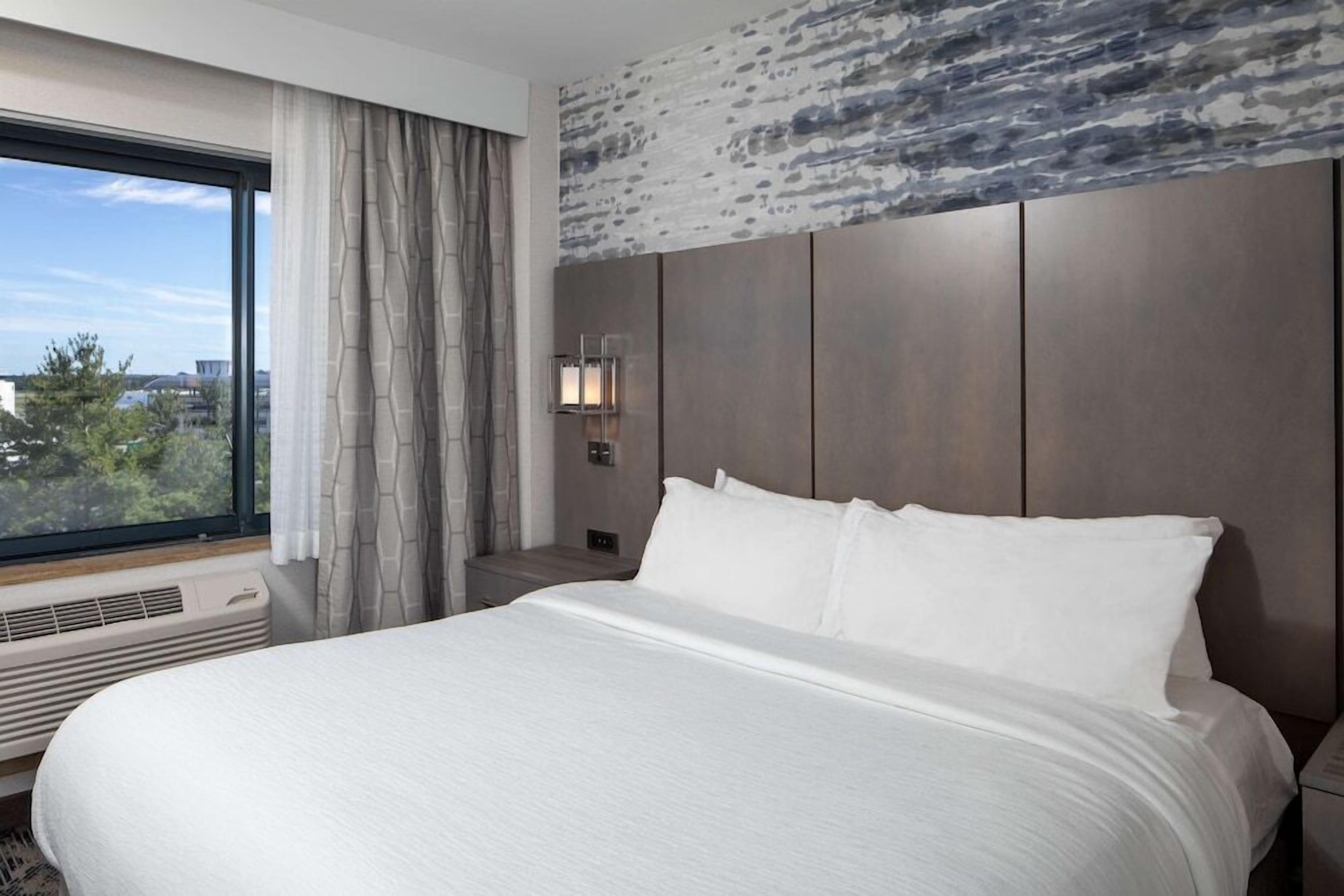 1 bedroom, premium bedding, pillow-top beds, in-room safe